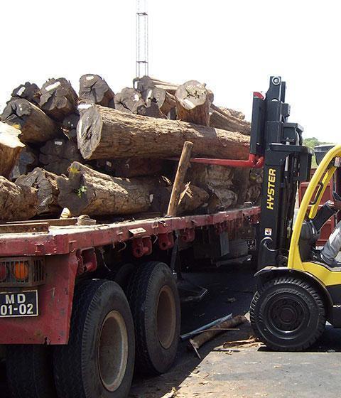 06. Truck unloading at Port